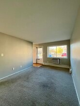 1750 St Johns Blvd in Lincoln Park, MI - Building Photo - Building Photo