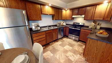 1020 Southland Ln in Brookings, SD - Building Photo - Building Photo