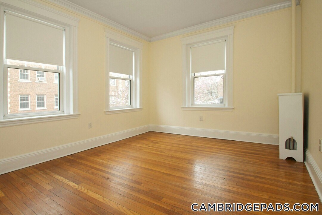 18 Chauncy St in Cambridge, MA - Building Photo