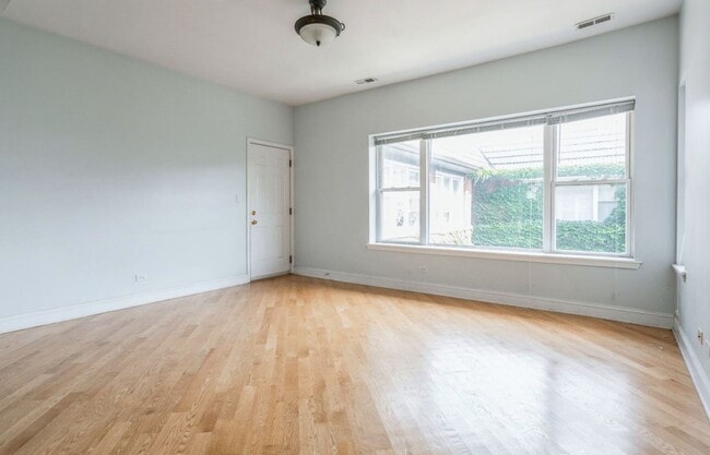4650 N Saint Louis Ave, Unit 3C in Chicago, IL - Building Photo - Building Photo