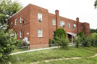 100 Chesapeake St SE in Washington, DC - Building Photo