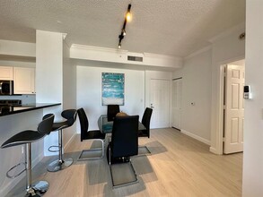 651 Okeechobee Blvd, Unit Penthouse 1204 PH-302 in West Palm Beach, FL - Building Photo - Building Photo