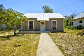 309 Lowry St in Kerrville, TX - Building Photo - Building Photo