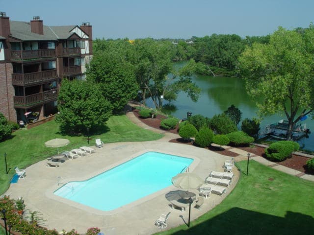 TWIN LAKES APARTMENTS Photo