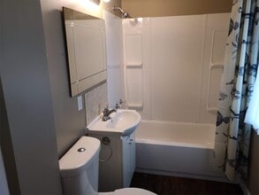 474 Harbison Ave W in Winnipeg, MB - Building Photo - Building Photo