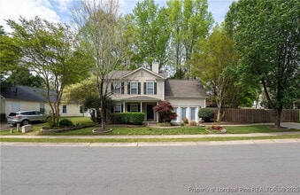 Room in House on Feldspar Way in Durham, NC - Foto de edificio - Building Photo
