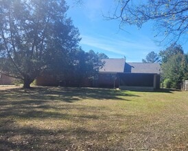 608 Aztec Ln in Albany, GA - Foto de edificio - Building Photo