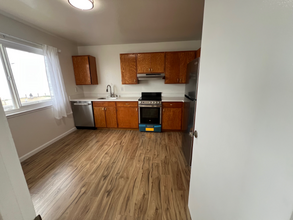 305 Esplanade Ave-Unit -2 in Pacifica, CA - Building Photo - Building Photo