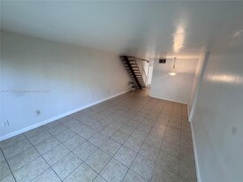 15389 S Dixie Hwy in Palmetto Bay, FL - Building Photo