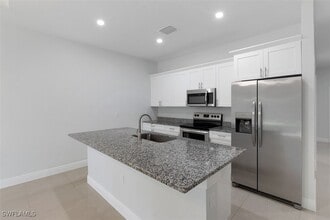 4448 25th St SW in Lehigh Acres, FL - Building Photo - Building Photo