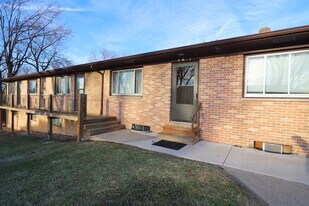 322 Maple Dr, Unit 2 in Morris, IL - Building Photo