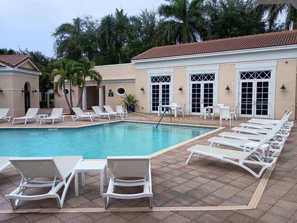 8332 NW 8th Way in Boca Raton, FL - Building Photo