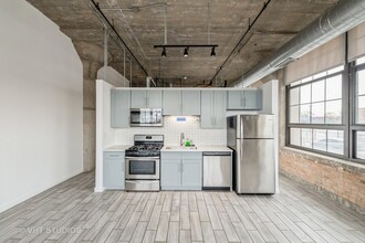 3963 W Belmont Ave in Chicago, IL - Building Photo - Building Photo