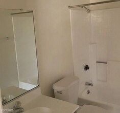 4343 Whitsett Ave, Unit APT 202 in Los Angeles, CA - Building Photo - Building Photo