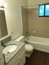 5001 Bull Creek Rd in Austin, TX - Building Photo - Building Photo
