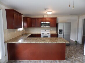 25 Hyannis St in Toms River, NJ - Building Photo - Building Photo