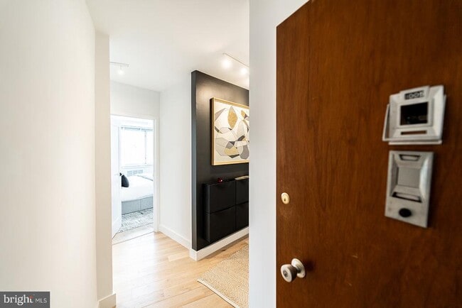 4200 Cathedral Ave NW in Washington, DC - Building Photo - Building Photo