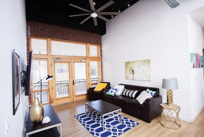 512 E Green
