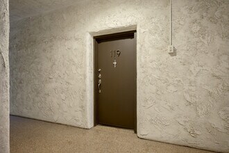 323 N Jackson St in Glendale, CA - Foto de edificio - Building Photo