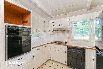 3162 Nottaway Ct in Chamblee, GA - Foto de edificio - Building Photo