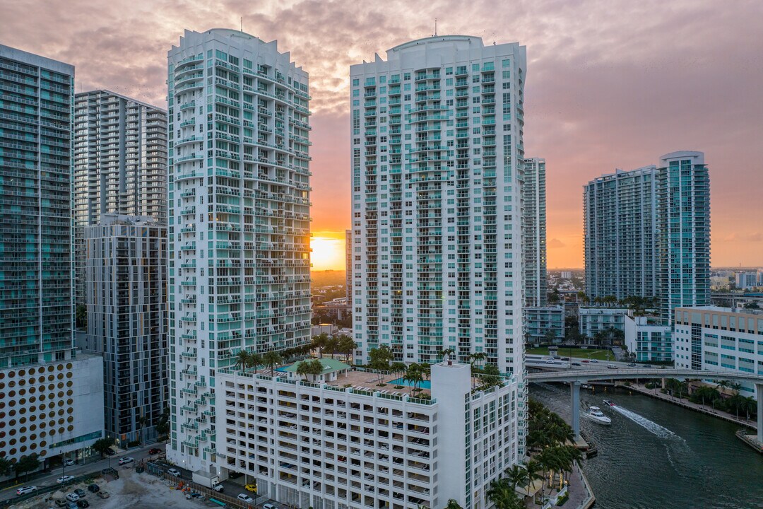 Brickell On The River in Miami, FL - Building Photo