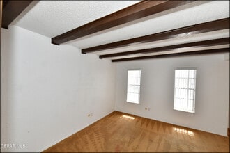 6201 Escondido Dr in El Paso, TX - Foto de edificio - Building Photo