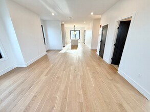 238 Webster St, Unit 6 in Boston, MA - Foto de edificio - Building Photo