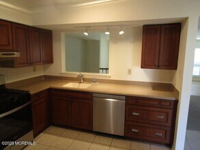 278 Fairfield Pl in Morganville, NJ - Building Photo - Building Photo