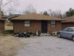 208-214 Wallain Cir in Anderson, MO - Building Photo - Building Photo