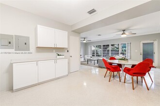 260 SW 31st Ct-Unit -2 in Miami, FL - Building Photo - Building Photo