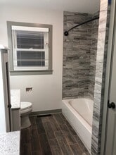 21520 Lee's Ct in Brookfield, WI - Building Photo - Building Photo
