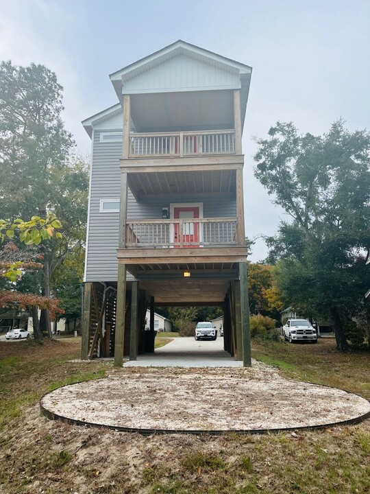 104 Colony Ln in Kill Devil Hills, NC - Building Photo