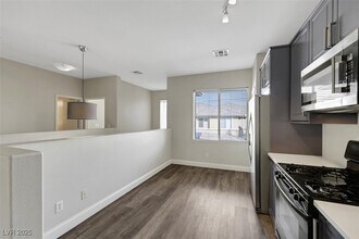 721 Peachy Canyon Cir in Las Vegas, NV - Building Photo - Building Photo
