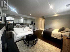 2481 Oak Row Crescent in Mississauga, ON - Building Photo - Building Photo