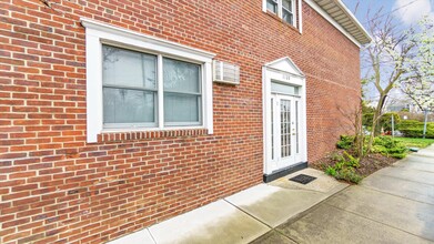 Melville Garden Apartments in Melville, NY - Building Photo - Building Photo