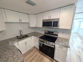 8004 N Blvd in Tampa, FL - Building Photo - Building Photo