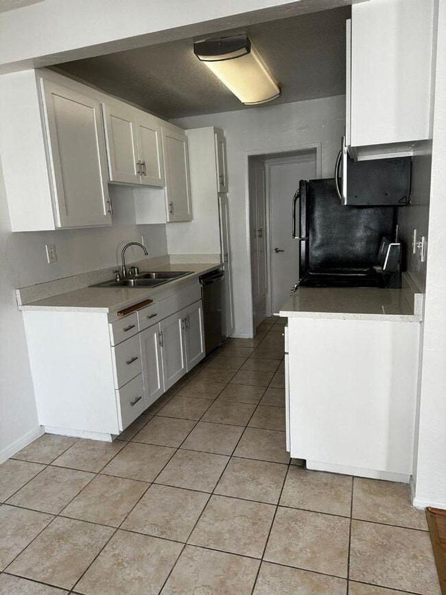 1310 W Lambert Rd in La Habra, CA - Building Photo - Building Photo