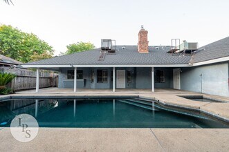 563 E Portland Ave in Fresno, CA - Foto de edificio - Building Photo