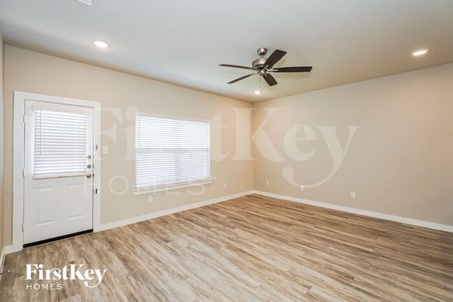 319 Aveen Path in Lewisville, TX - Foto de edificio - Building Photo