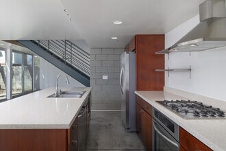 The Towers in Palm Springs, CA - Building Photo - Interior Photo
