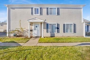 1417 Cove Dr in Prospect Heights, IL - Building Photo
