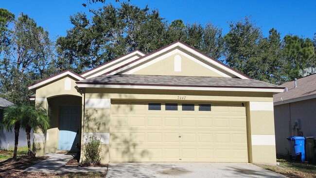 7447 Oxford Garden Cir in Apollo Beach, FL - Building Photo - Building Photo