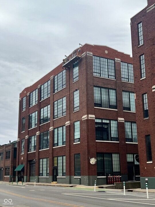 630 N College Ave in Indianapolis, IN - Building Photo