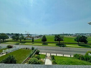 37 Seaview Ave in Norwalk, CT - Building Photo - Building Photo