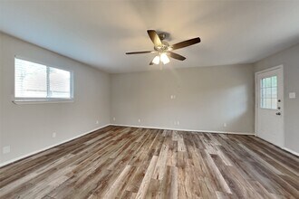 15022 Ringfield Dr in Houston, TX - Building Photo - Building Photo