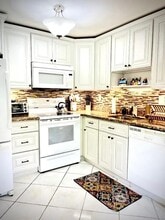 625 Burgundy N in Delray Beach, FL - Building Photo - Building Photo