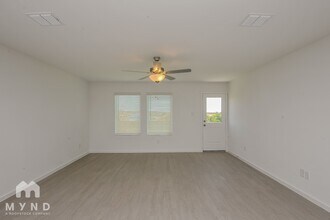 2744 Mistwood Dr in Fort Worth, TX - Foto de edificio - Building Photo