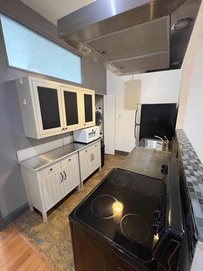 1914 Fairmount Ave in Philadelphia, PA - Building Photo - Building Photo