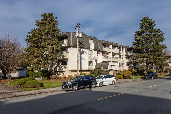 Windsor Pines in Chilliwack, BC - Building Photo - Building Photo