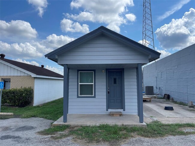 13067 TX-172 in La Ward, TX - Foto de edificio - Building Photo